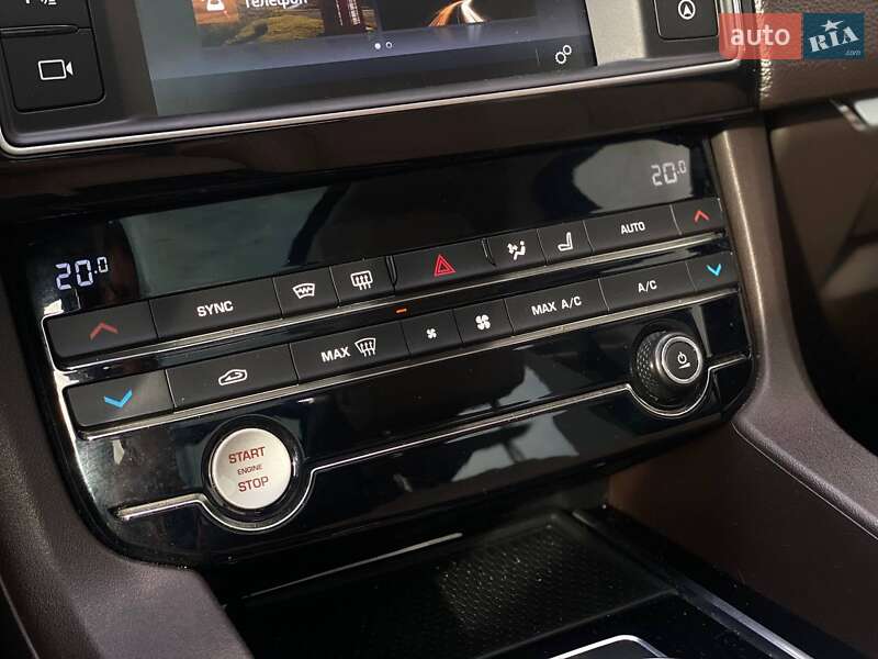 Внедорожник / Кроссовер Jaguar F-Pace 2017 в Киеве