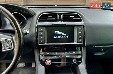 Внедорожник / Кроссовер Jaguar F-Pace 2018 в 
