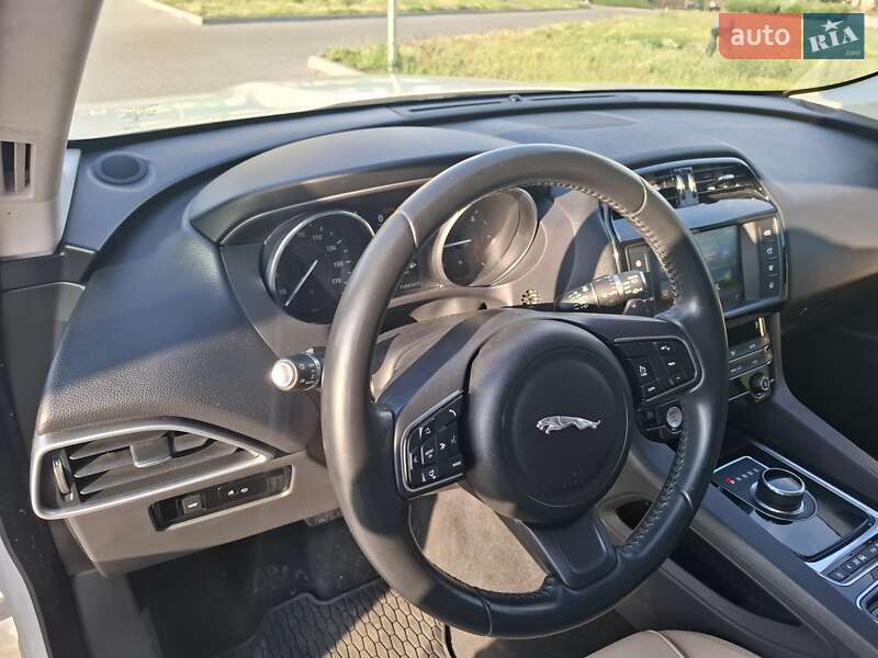 Позашляховик / Кросовер Jaguar F-Pace 2017 в Черкасах