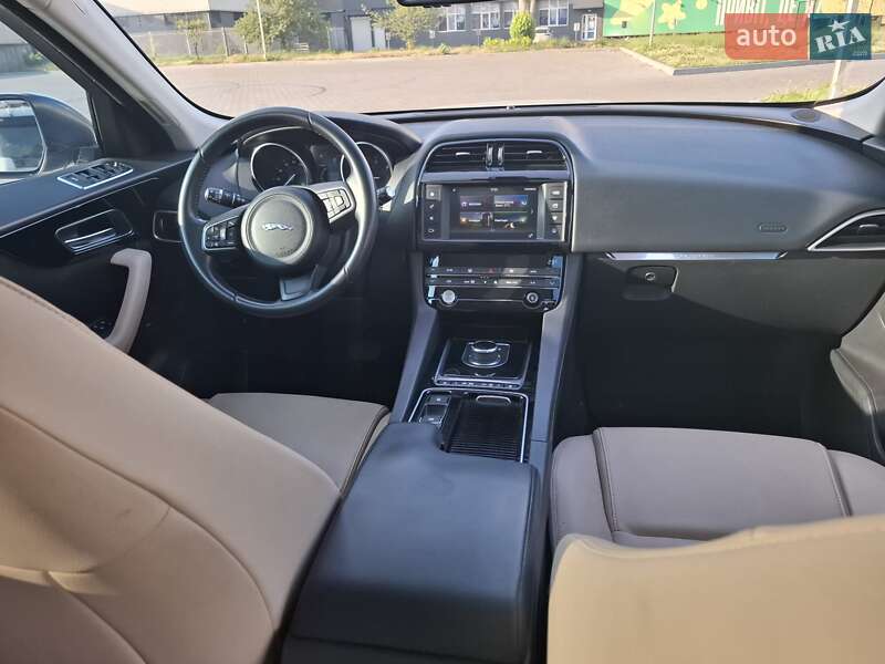 Позашляховик / Кросовер Jaguar F-Pace 2017 в Черкасах