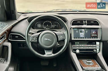 Внедорожник / Кроссовер Jaguar F-Pace 2016 в 