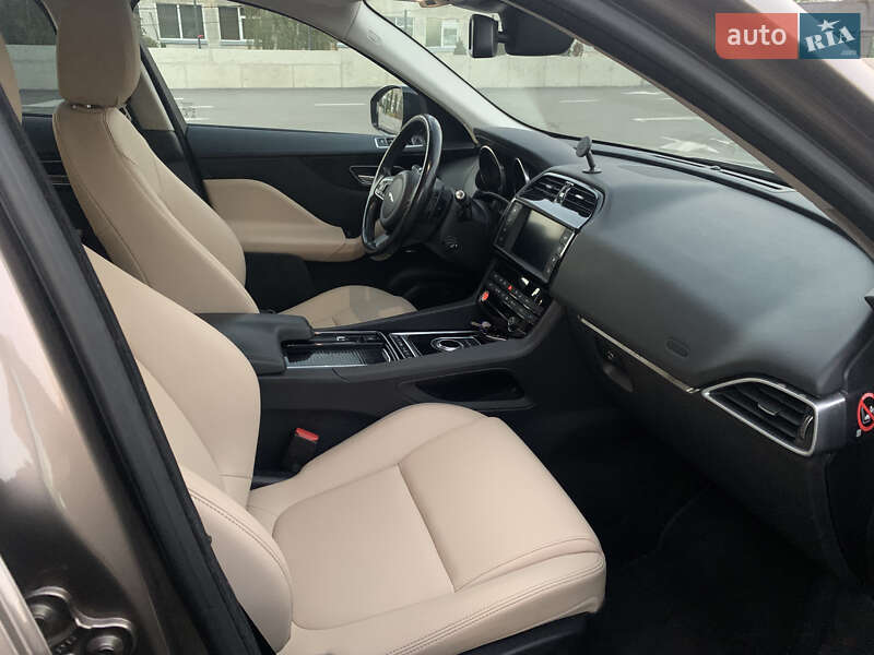Позашляховик / Кросовер Jaguar F-Pace 2016 в Києві