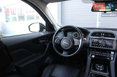 Внедорожник / Кроссовер Jaguar F-Pace 2016 в 