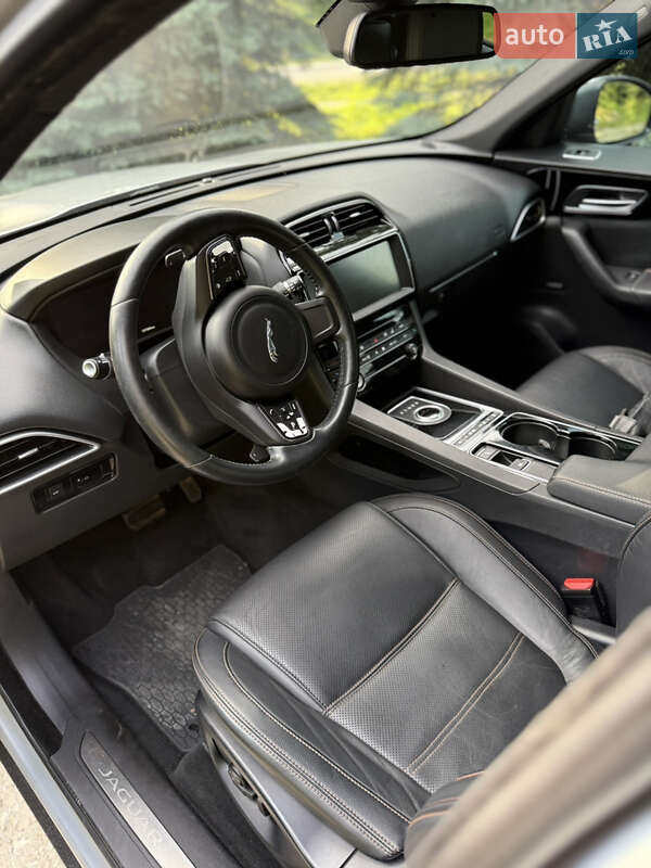 Внедорожник / Кроссовер Jaguar F-Pace 2016 в Тернополе