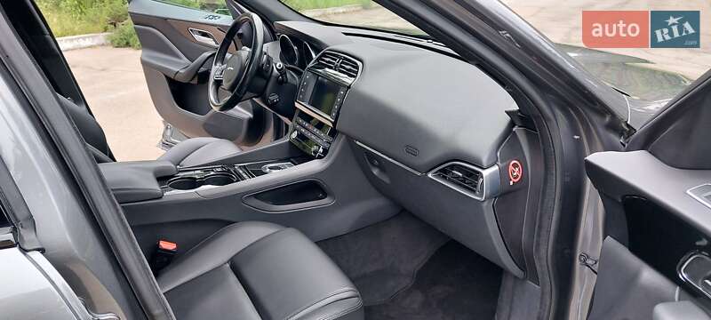 Внедорожник / Кроссовер Jaguar F-Pace 2016 в Киеве