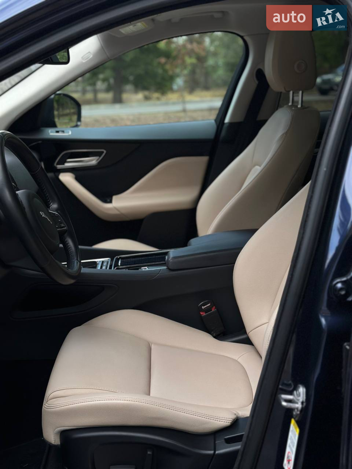 2017 Jaguar F-Pace - мініатюра 11
