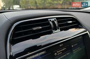 Позашляховик / Кросовер Jaguar F-Pace 2019 в 