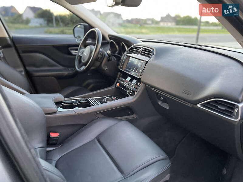 Позашляховик / Кросовер Jaguar F-Pace 2017 в Луцьку фото 12 Позашляховик / Кросовер Jaguar F-Pace 2017 в Луцьку