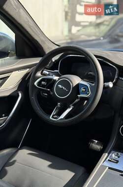 Позашляховик / Кросовер Jaguar F-Pace 2021 в 