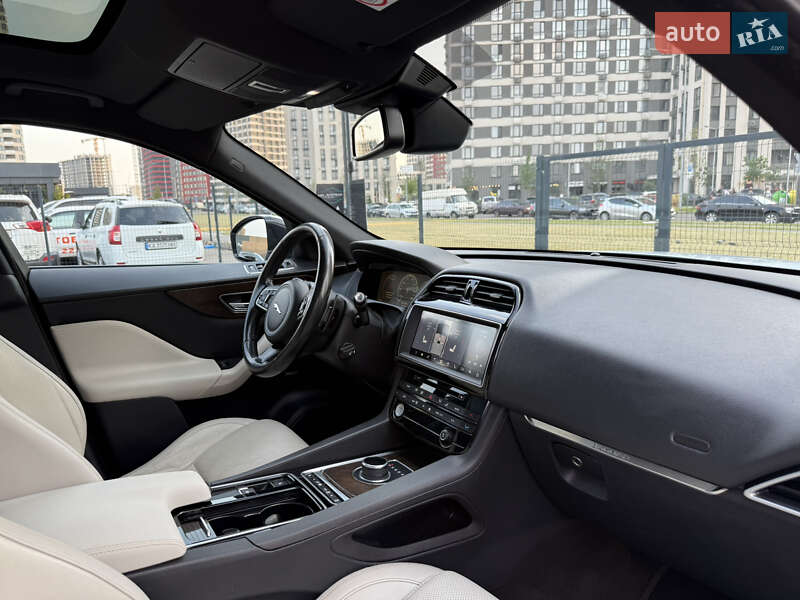 Внедорожник / Кроссовер Jaguar F-Pace 2016 в Киеве