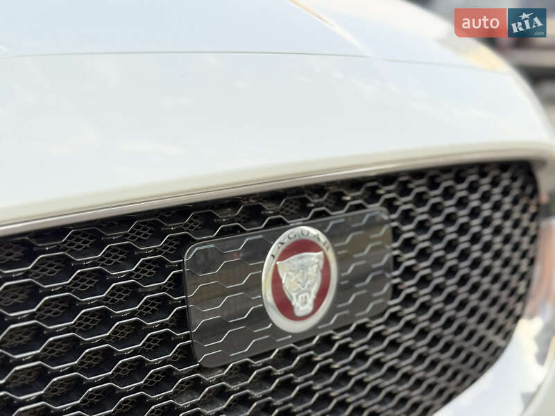 Внедорожник / Кроссовер Jaguar F-Pace 2016 в Киеве