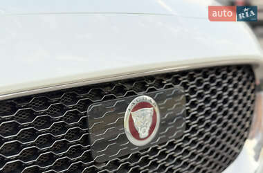 Позашляховик / Кросовер Jaguar F-Pace 2016 в 