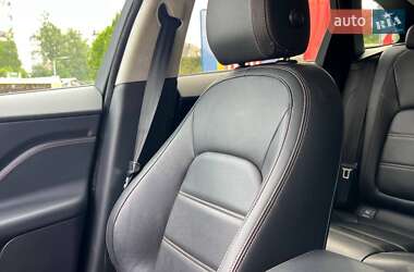 Внедорожник / Кроссовер Jaguar F-Pace 2018 в 