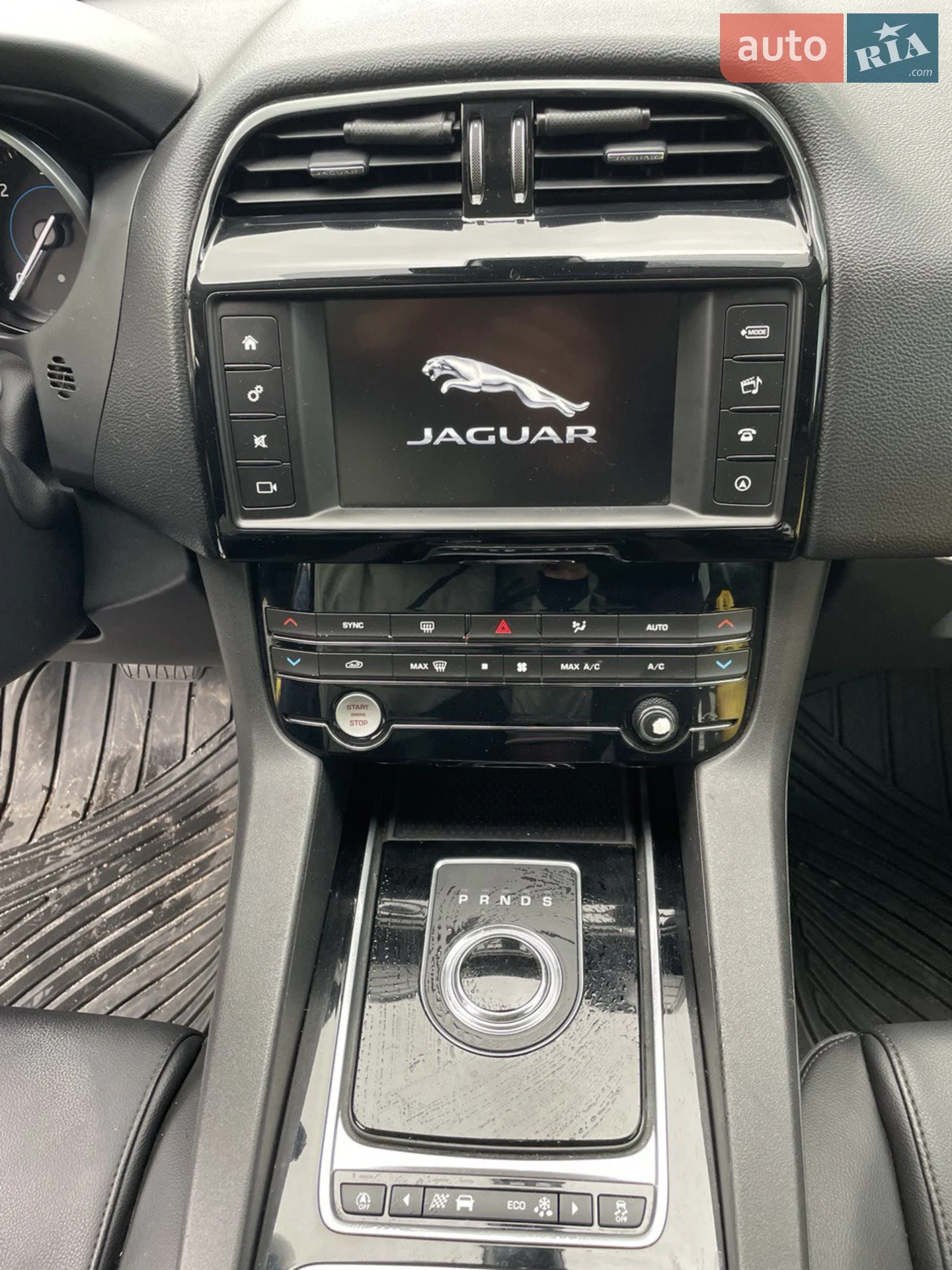 2017 Jaguar F-Pace - мініатюра 11