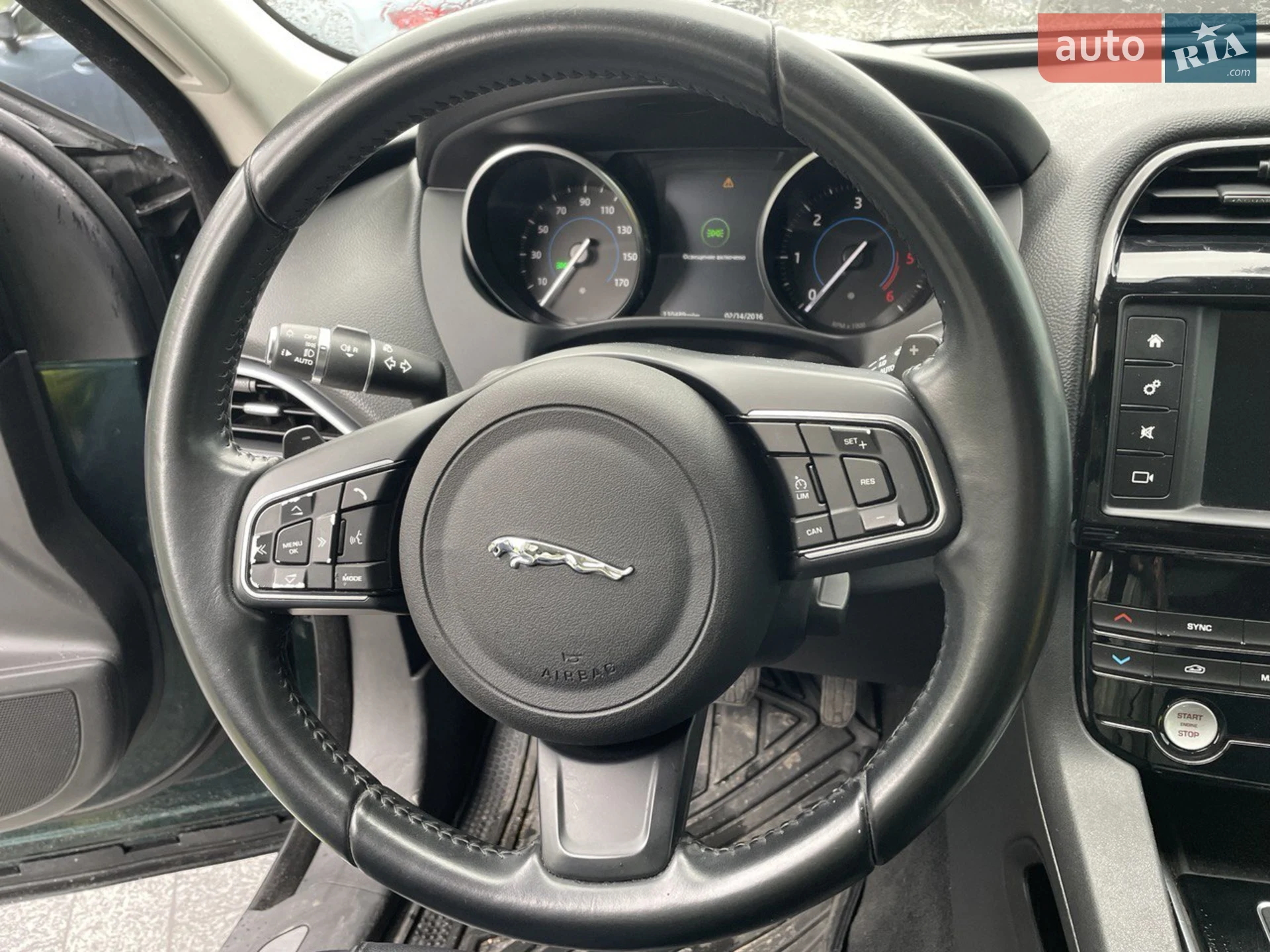 2017 Jaguar F-Pace - мініатюра 14