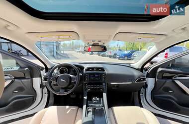 Внедорожник / Кроссовер Jaguar F-Pace 2018 в 