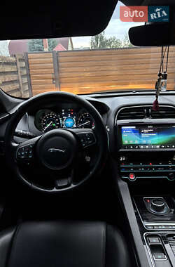 Внедорожник / Кроссовер Jaguar F-Pace 2020 в 