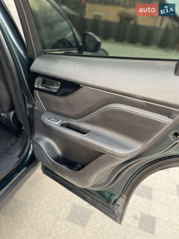 Позашляховик / Кросовер Jaguar F-Pace 2016 в Львові фото 27 Позашляховик / Кросовер Jaguar F-Pace 2016 в Львові