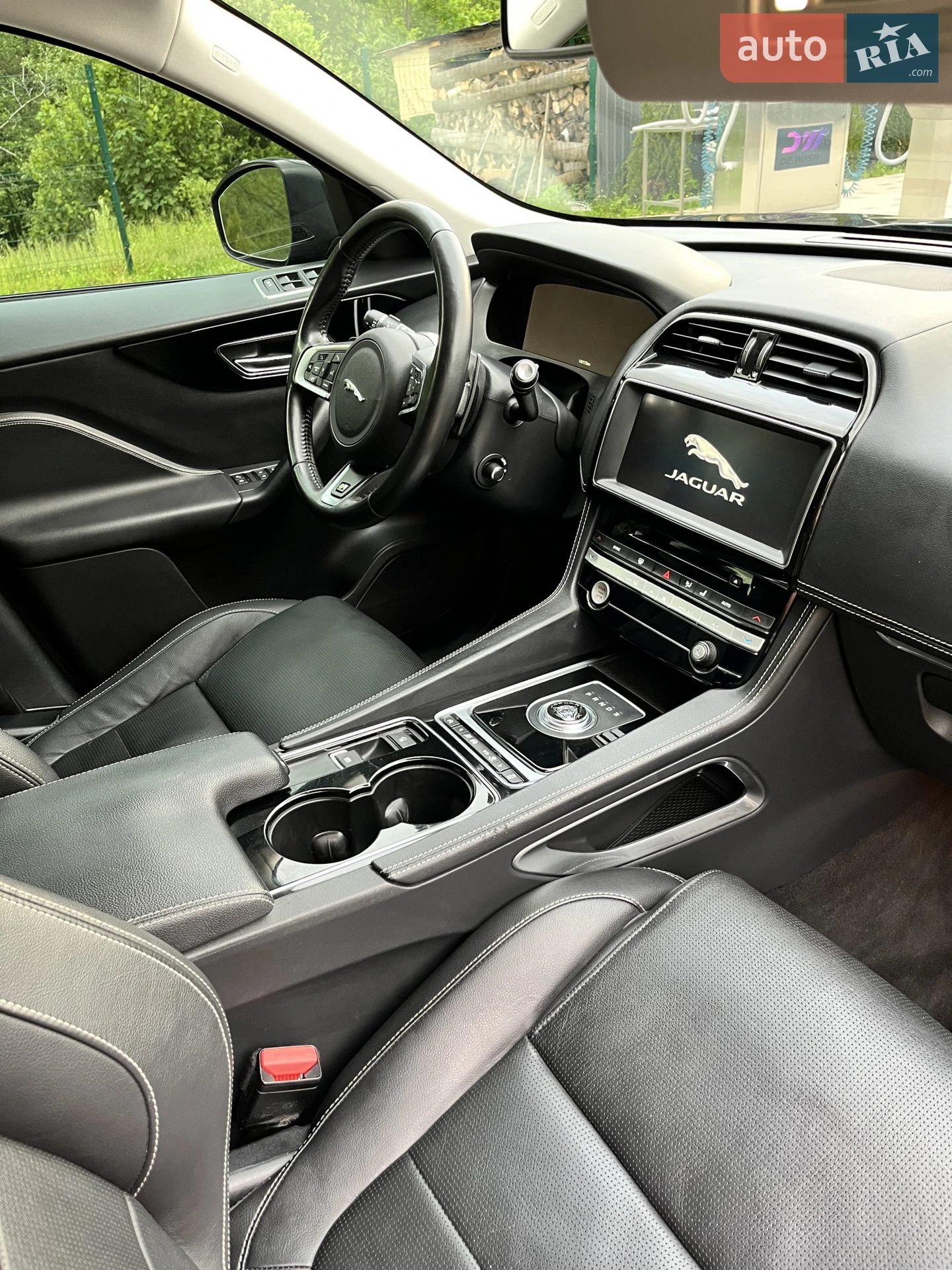 2016 Jaguar F-Pace - мініатюра 30