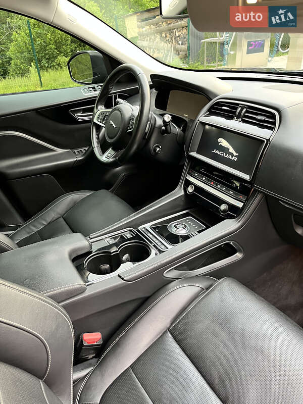 Позашляховик / Кросовер Jaguar F-Pace 2016 в Львові фото 34 Позашляховик / Кросовер Jaguar F-Pace 2016 в Львові
