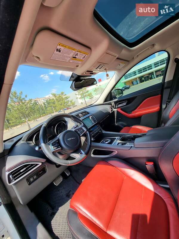 Позашляховик / Кросовер Jaguar F-Pace 2016 в Миколаєві
