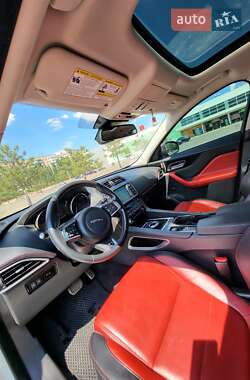 Позашляховик / Кросовер Jaguar F-Pace 2016 в 