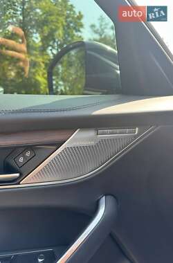 Внедорожник / Кроссовер Jaguar F-Pace 2021 в 