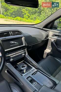 Внедорожник / Кроссовер Jaguar F-Pace 2016 в 