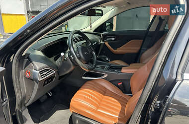 Внедорожник / Кроссовер Jaguar F-Pace 2016 в 