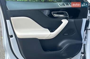 Внедорожник / Кроссовер Jaguar F-Pace 2018 в 