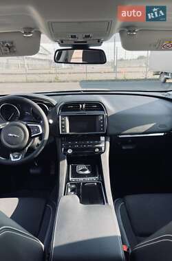 Позашляховик / Кросовер Jaguar F-Pace 2017 в 