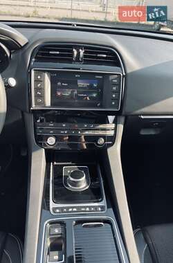 Позашляховик / Кросовер Jaguar F-Pace 2017 в 