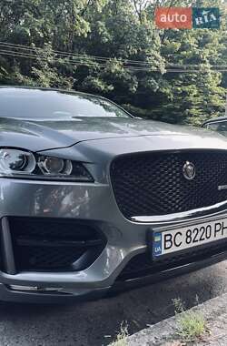 Позашляховик / Кросовер Jaguar F-Pace 2017 в 
