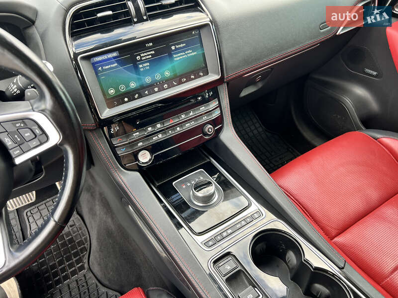 Внедорожник / Кроссовер Jaguar F-Pace 2017 в Нововолынске