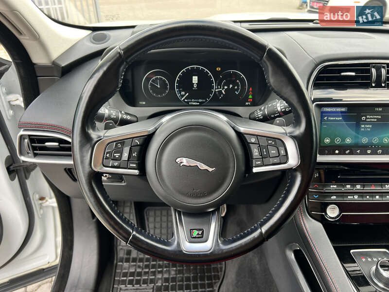 Внедорожник / Кроссовер Jaguar F-Pace 2017 в Нововолынске