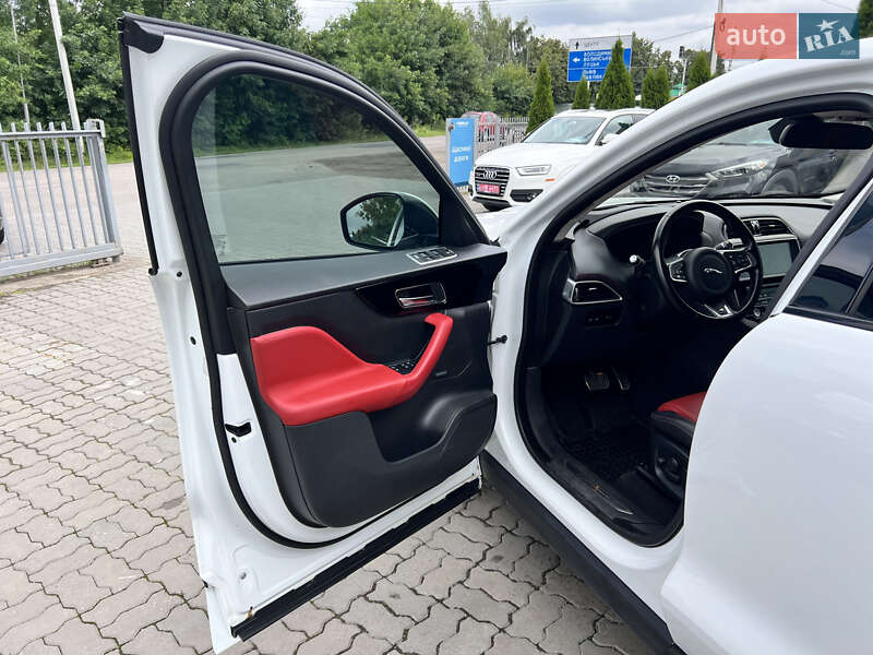 Внедорожник / Кроссовер Jaguar F-Pace 2017 в Нововолынске