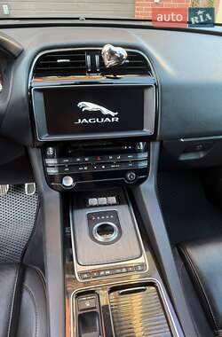 Внедорожник / Кроссовер Jaguar F-Pace 2016 в 