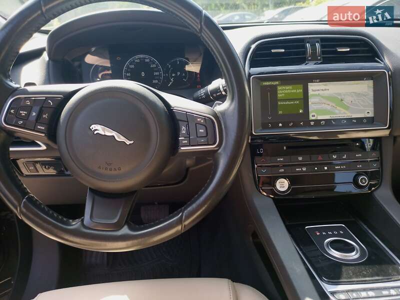 Внедорожник / Кроссовер Jaguar F-Pace 2017 в Киеве