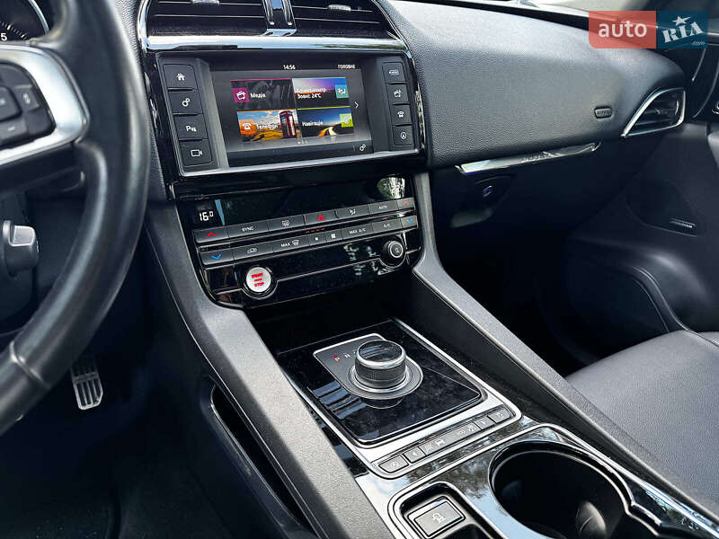 Внедорожник / Кроссовер Jaguar F-Pace 2016 в Киеве