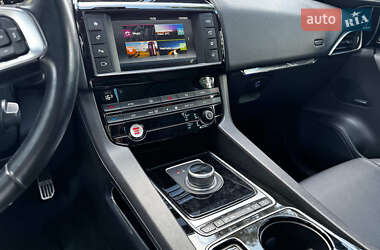 Внедорожник / Кроссовер Jaguar F-Pace 2016 в 