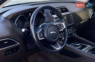 Внедорожник / Кроссовер Jaguar F-Pace 2017 в 