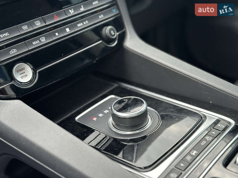 Позашляховик / Кросовер Jaguar F-Pace 2018 в Києві