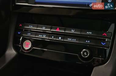 Позашляховик / Кросовер Jaguar F-Pace 2016 в 