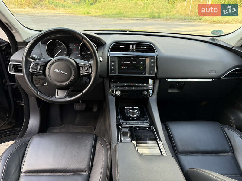 Позашляховик / Кросовер Jaguar F-Pace 2017 в Луцьку