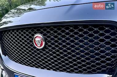 Внедорожник / Кроссовер Jaguar F-Pace 2018 в 