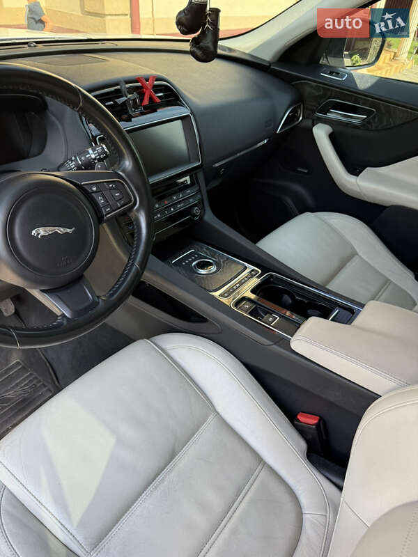 Позашляховик / Кросовер Jaguar F-Pace 2016 в Стрию