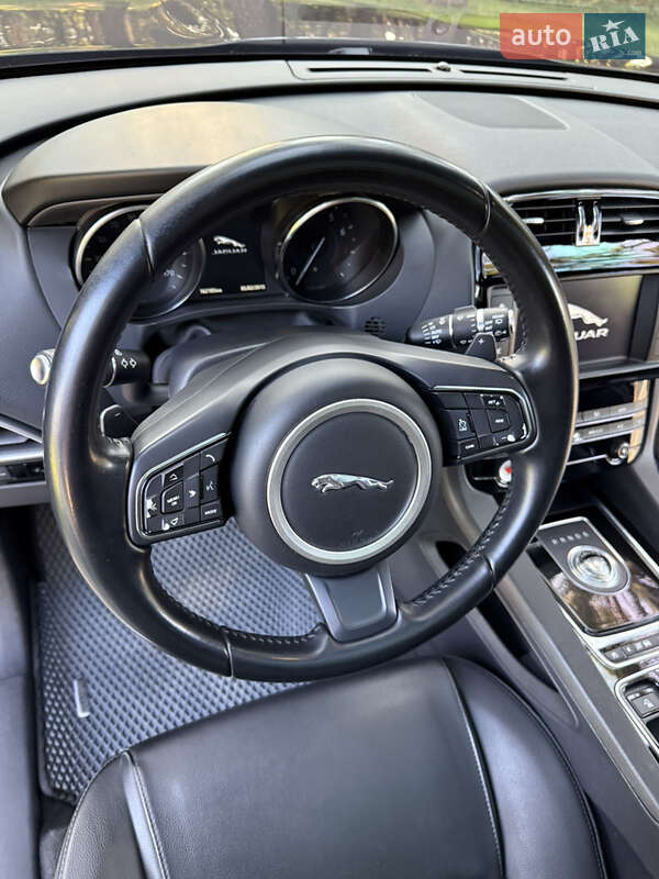 Позашляховик / Кросовер Jaguar F-Pace 2016 в Чернігові