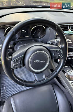 Внедорожник / Кроссовер Jaguar F-Pace 2016 в 