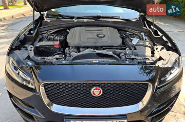Позашляховик / Кросовер Jaguar F-Pace 2017 в 