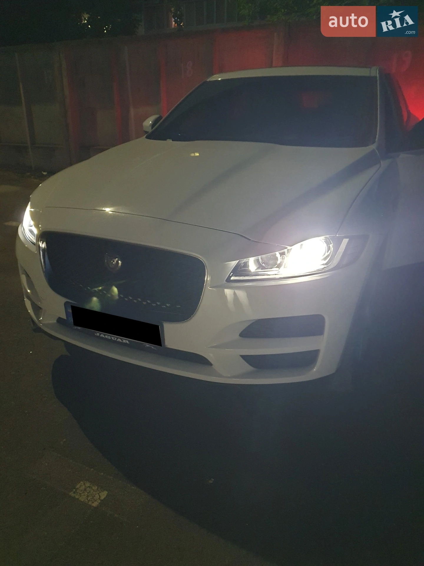 2017 Jaguar F-Pace - мініатюра 31